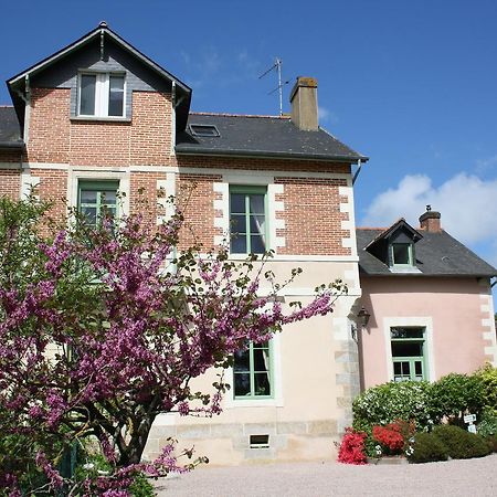 Chambres D'Hotes Du Chalet De Caharet Pipriac Exterior foto